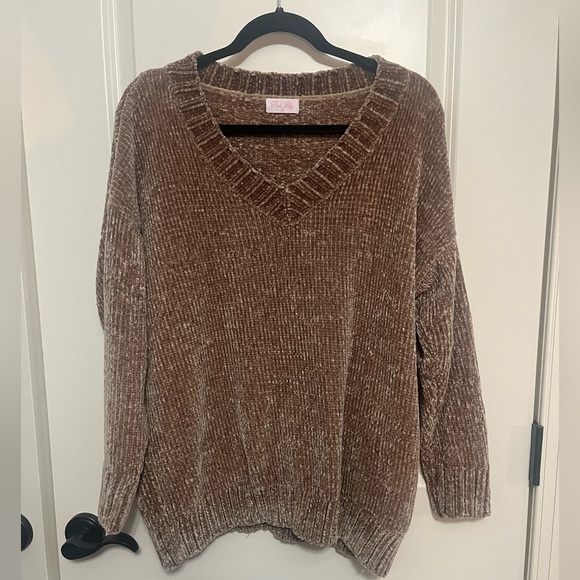 Pink Lily Boutique Oversized Chenille Golden Brown Sweater Size Small - Picture 2 of 9